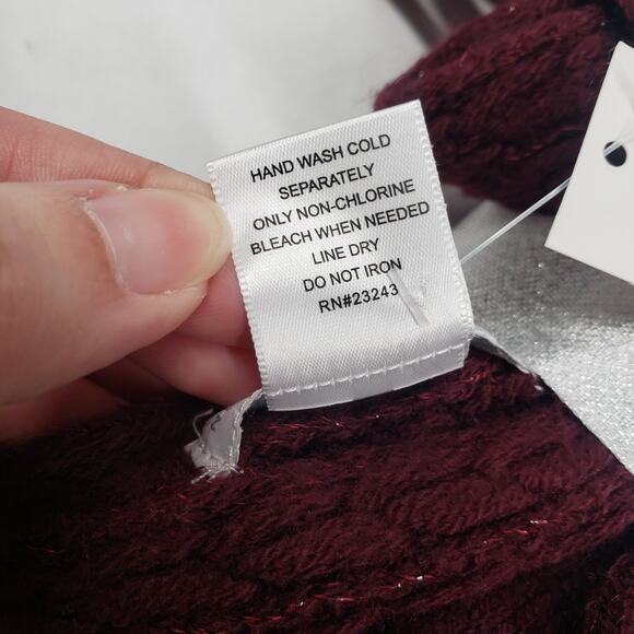 New York & Company 2 Piece Metallic Thread Scarf Gloves Set Burgundy Cable Knit - Picture 5 of 6